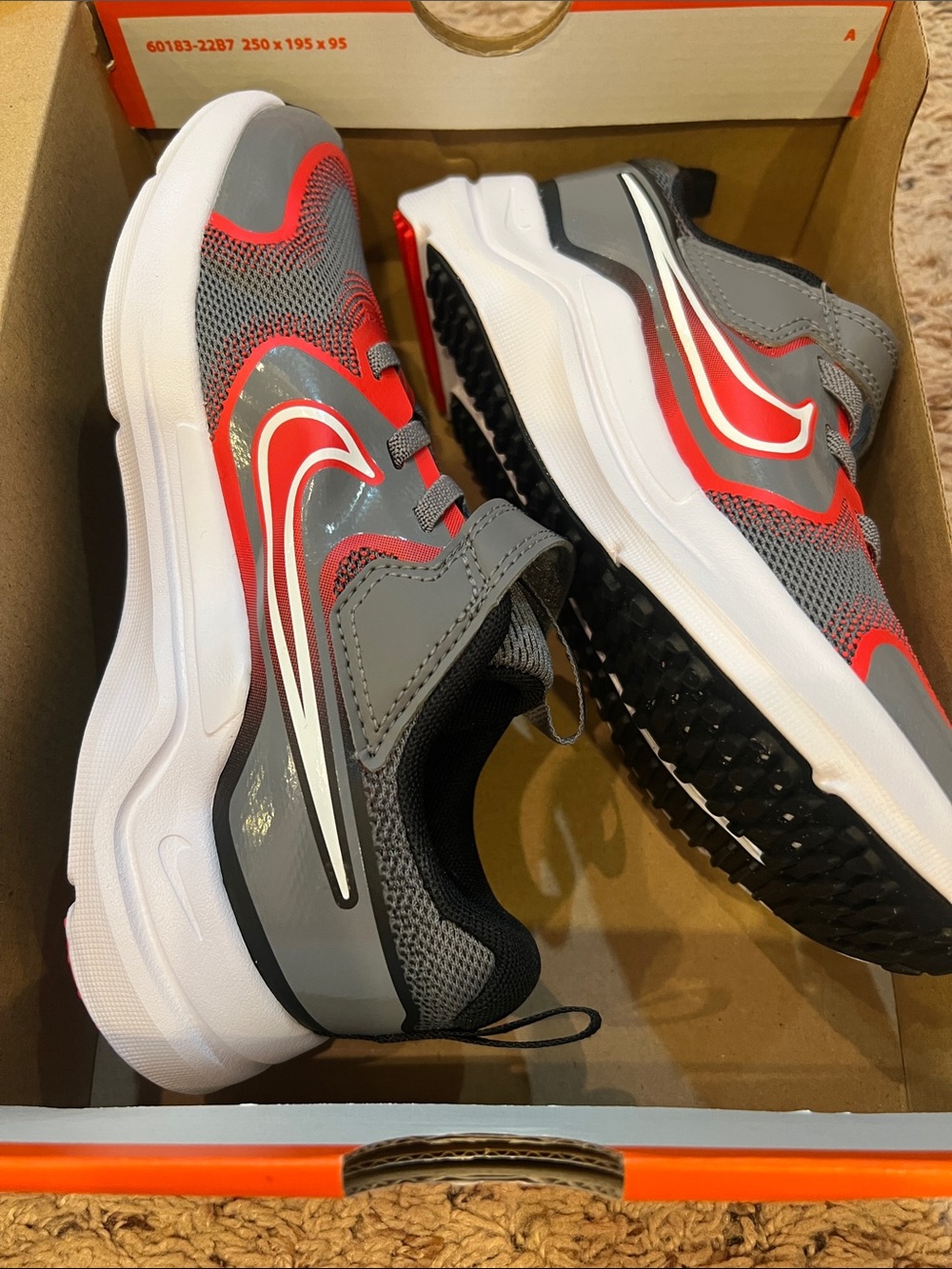 Boys Nike Cosmic Runner Sneakers - Picture 8 of 10